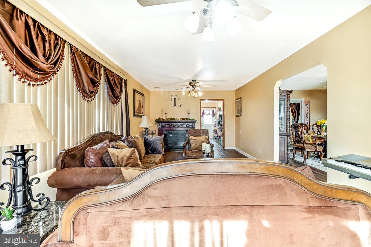 29 Gooseneck Road Levittown, PA 19057 - Photo 6 of 27 Living Room