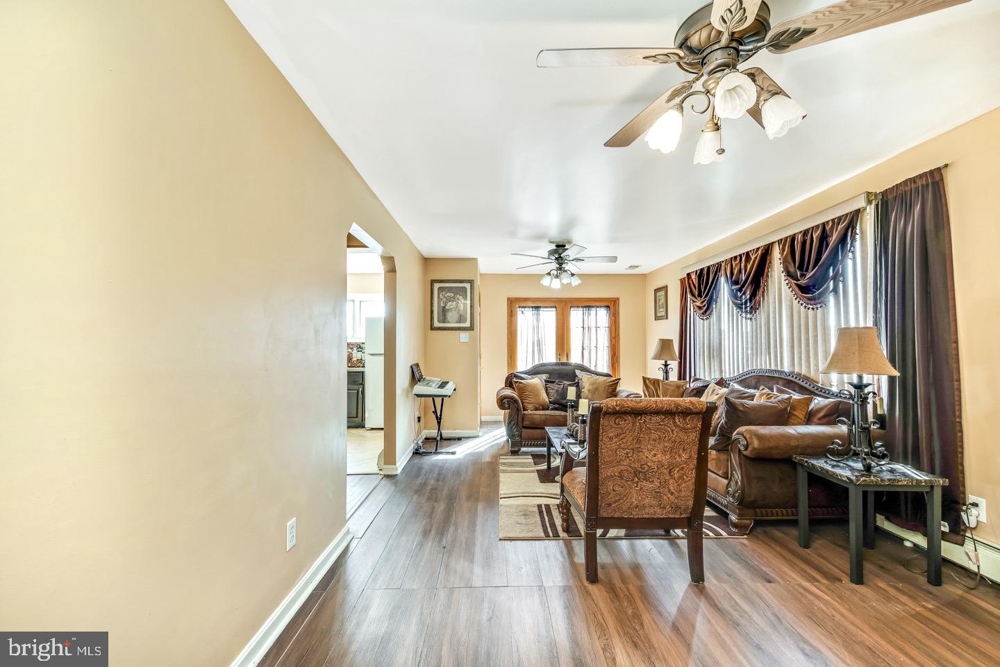 29 Gooseneck Road Levittown, PA 19057 - Photo 7 of 27 Living Room