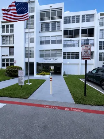 $2,100 | 6901 Cypress Road, Unit B17, Plantation, FL 33317