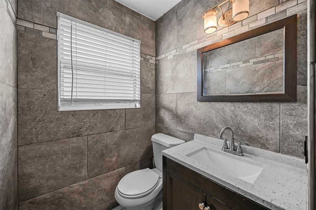 2018 South Center Street Arlington, TX 76010 - Photo 15 of 17