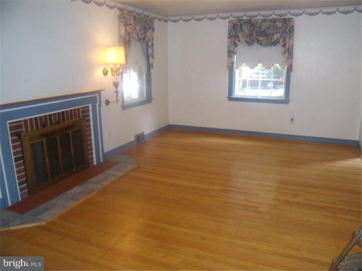 134 Boncouer Road Cheltenham, PA 19012 - Photo 5 of 18 Gallery Image 5