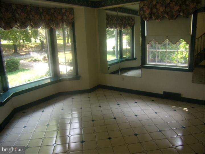 134 Boncouer Road Cheltenham, PA 19012 - Photo 10 of 18 Gallery Image 10