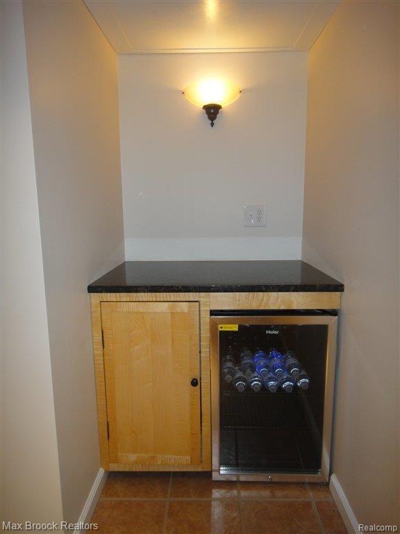 2343 Crooks Road Royal Oak, MI 48073 - Photo 13 of 17 Refreshment area