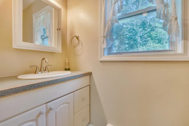 $550,000 | 80 Spiller Hill Road, Raymond, ME 04071