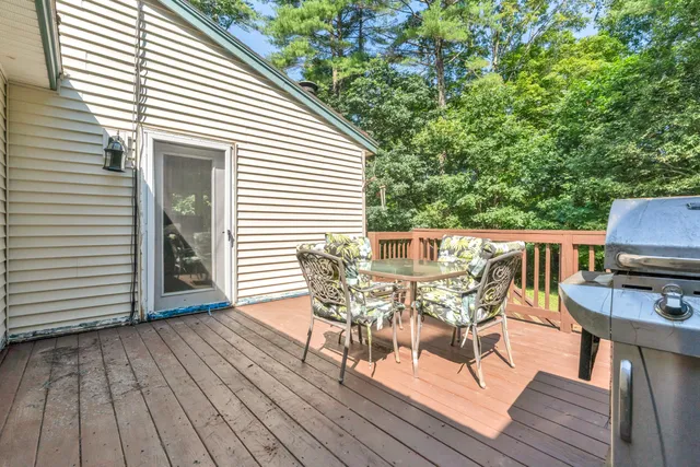 $550,000 | 80 Spiller Hill Road, Raymond, ME 04071