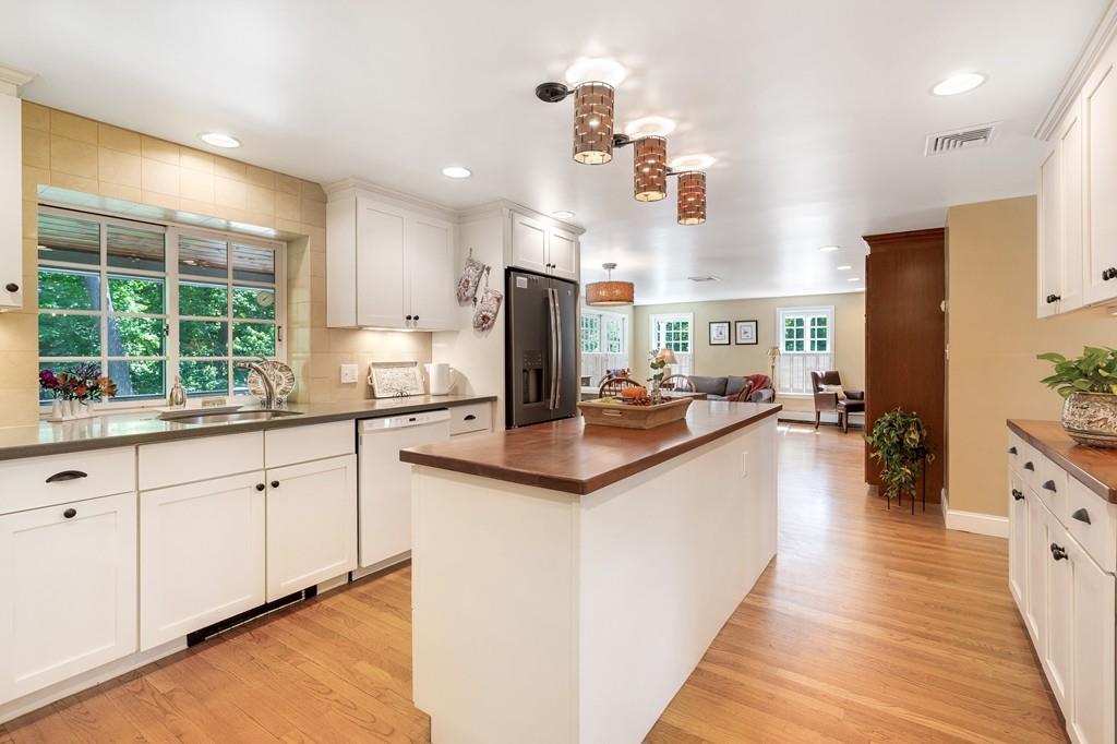 43 Homestead Road Lynnfield, MA 01940 - Photo 4 of 24 Gallery Image 4