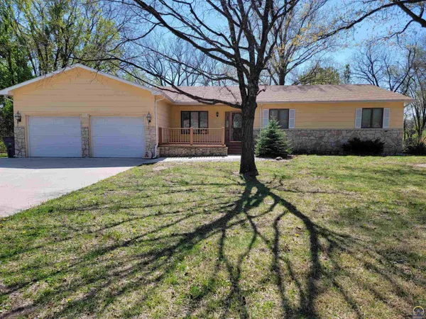 $283,500 | 2520 Willow Lane, Emporia, KS 66801