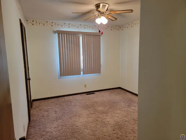 $283,500 | 2520 Willow Lane, Emporia, KS 66801