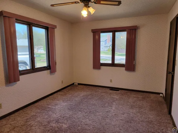 $283,500 | 2520 Willow Lane, Emporia, KS 66801