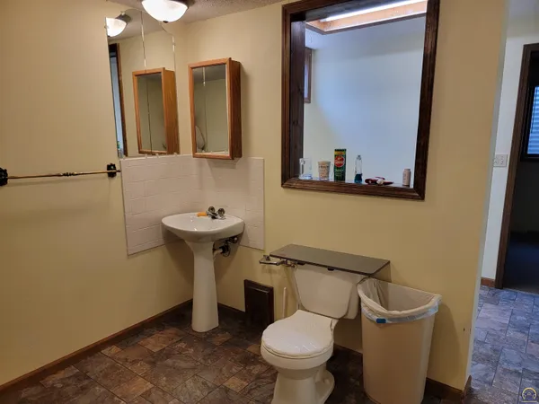 $283,500 | 2520 Willow Lane, Emporia, KS 66801
