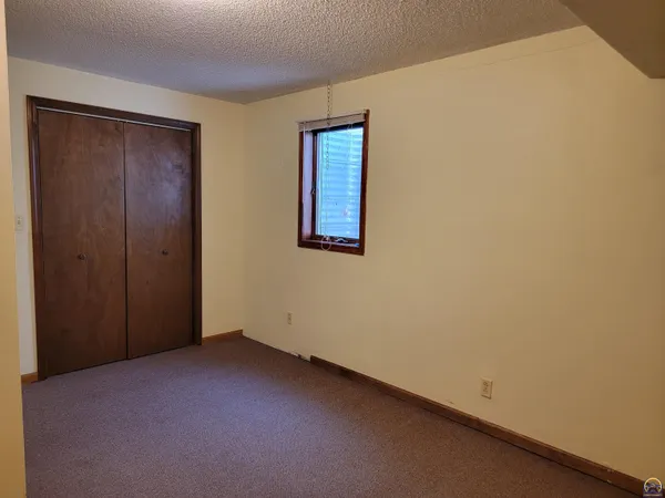 $283,500 | 2520 Willow Lane, Emporia, KS 66801