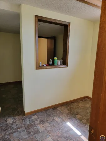 $283,500 | 2520 Willow Lane, Emporia, KS 66801