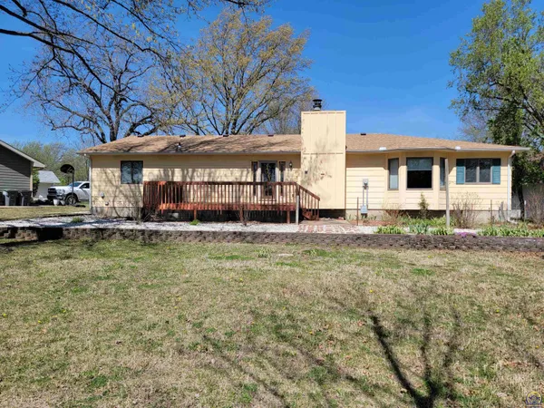 $283,500 | 2520 Willow Lane, Emporia, KS 66801