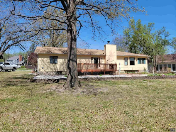 $283,500 | 2520 Willow Lane, Emporia, KS 66801