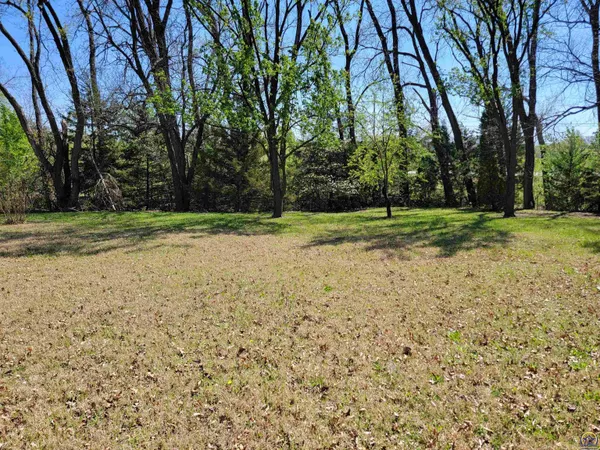 $283,500 | 2520 Willow Lane, Emporia, KS 66801