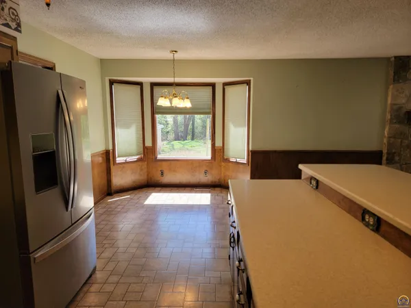 $283,500 | 2520 Willow Lane, Emporia, KS 66801