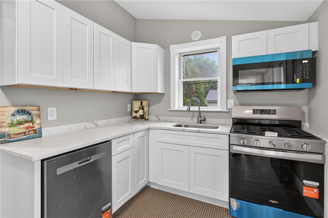 91 Ash Street Warwick, RI 02888 - Photo 3 of 49