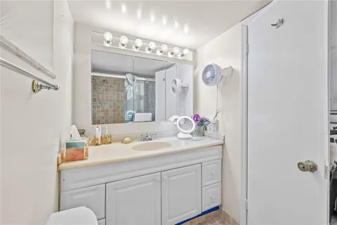 $469,000 | 2212 Northeast 7th Street, Hallandale Beach, FL 33009