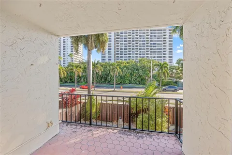 $469,000 | 2212 Northeast 7th Street, Hallandale Beach, FL 33009