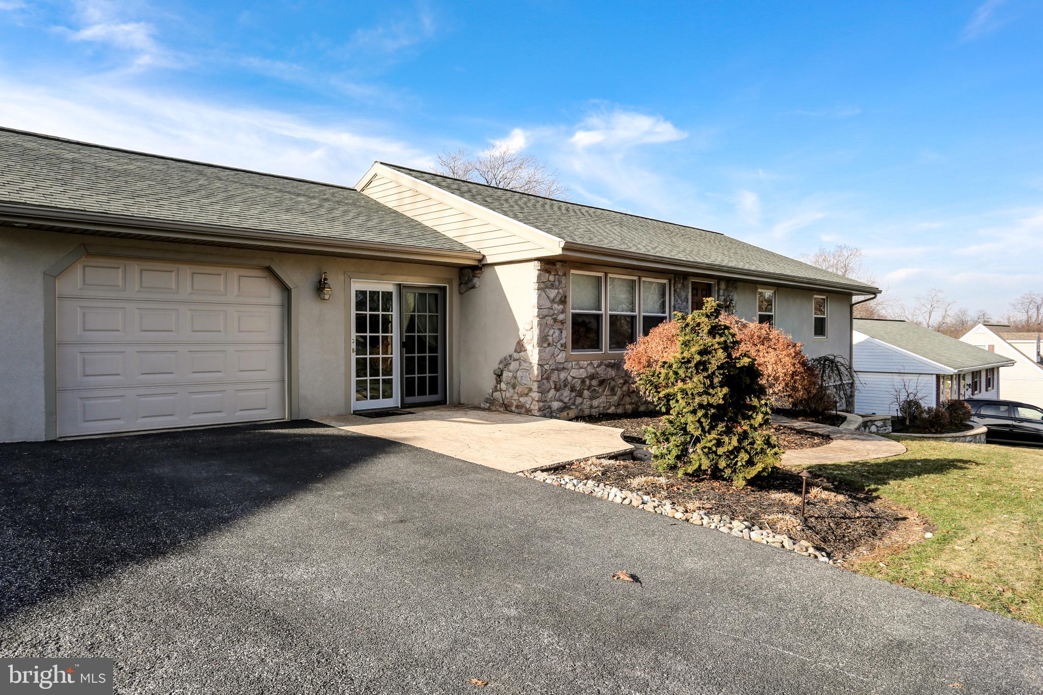 965 Hampden Road Elizabethtown, PA 17022 - Photo 3 of 43