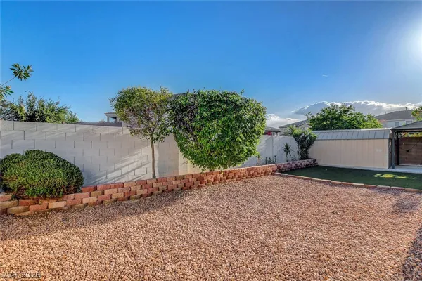 $689,000 | 4125 West Erinbird Avenue, North Las Vegas, NV 89084