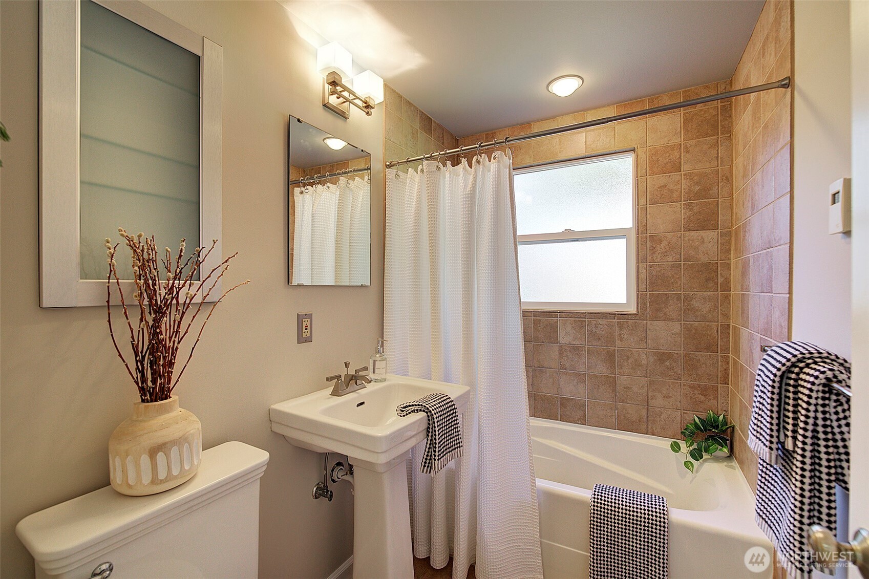 7357 28th Avenue Southwest Seattle, WA 98126 - Photo 17 of 36 Gallery Image 17