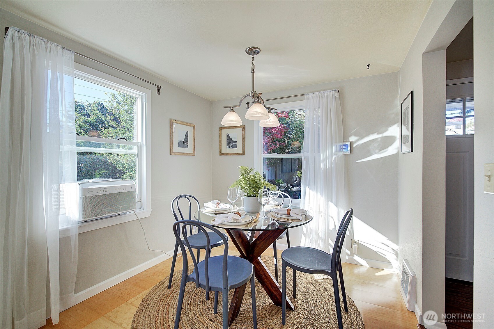 7357 28th Avenue Southwest Seattle, WA 98126 - Photo 9 of 36 Gallery Image 9