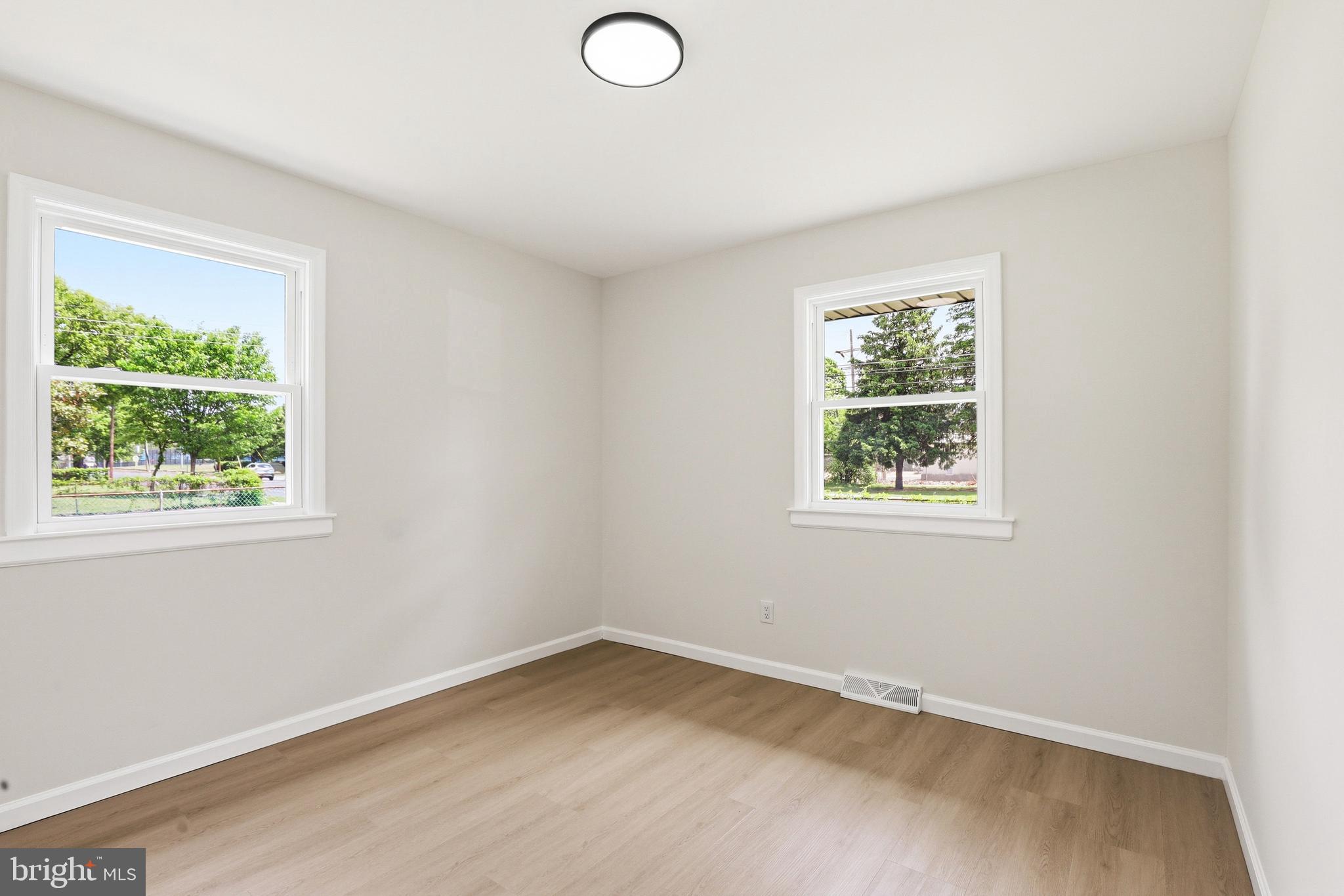 710 East Gibbsboro Road Lindenwold, NJ 08021 - Photo 17 of 21 an empty room with a window