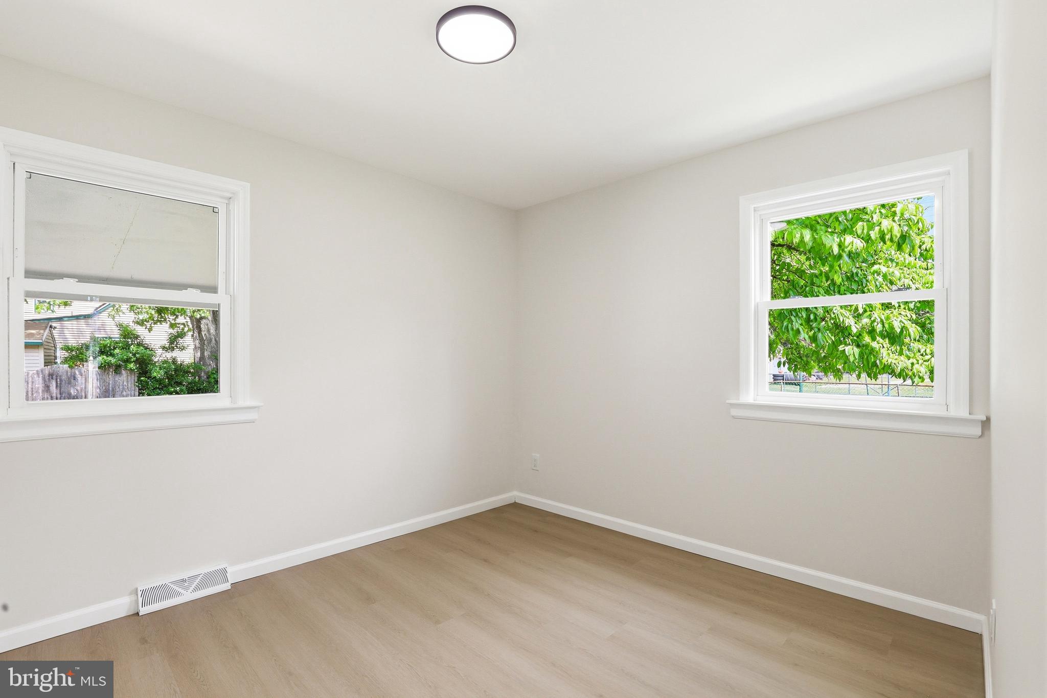 710 East Gibbsboro Road Lindenwold, NJ 08021 - Photo 18 of 21 an empty room with a window