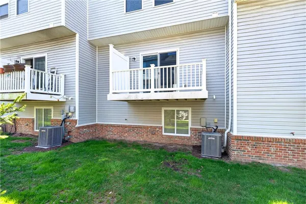 $350,000 | 221 Faulk Drive, Warrendale, PA 15086