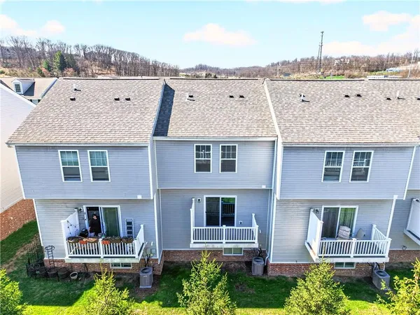 $350,000 | 221 Faulk Drive, Warrendale, PA 15086