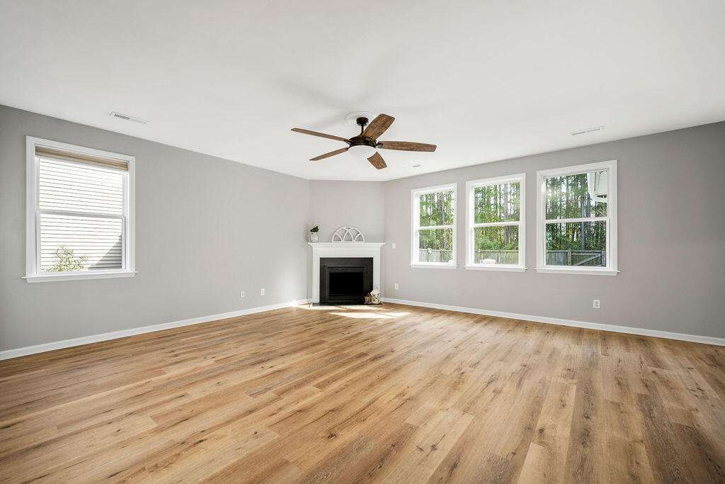 192 Decatur Drive Summerville, SC 29486 - Photo 5 of 46 Living Room