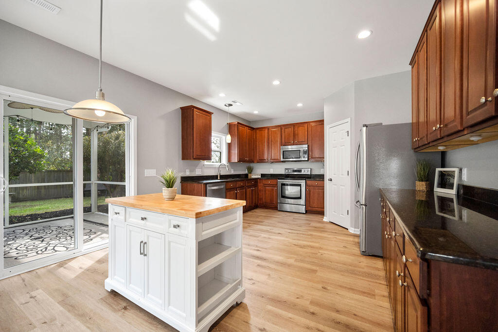 192 Decatur Drive Summerville, SC 29486 - Photo 8 of 46 Kitchen with Island