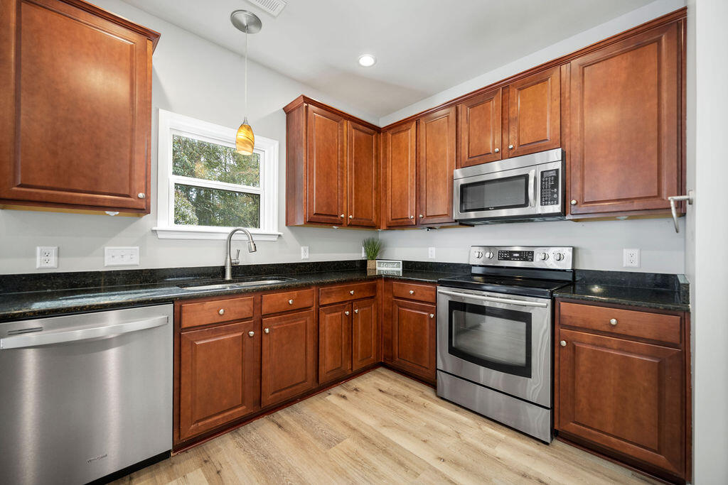 192 Decatur Drive Summerville, SC 29486 - Photo 9 of 46 Kitchen