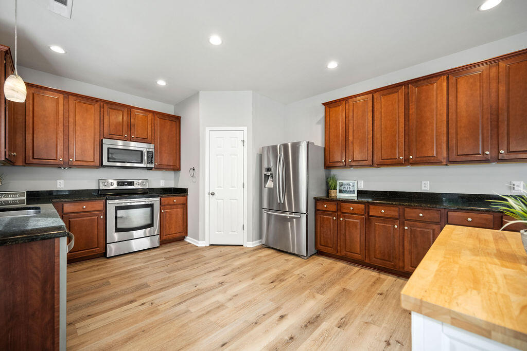 192 Decatur Drive Summerville, SC 29486 - Photo 10 of 46 Kitchen