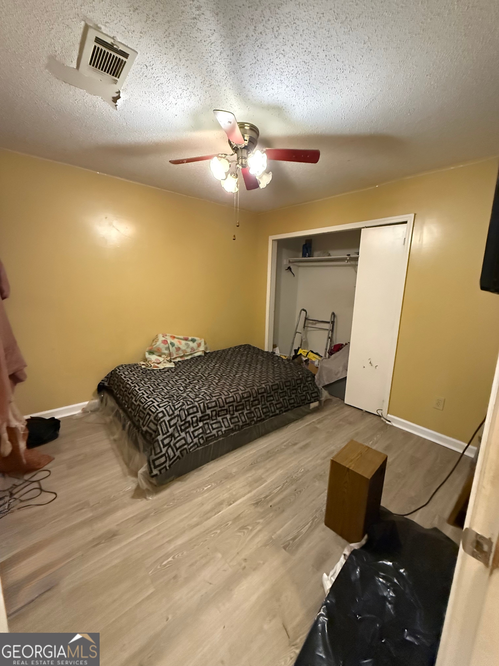 212 Dunmurry Place Warner Robins, GA 31093 - Photo 19 of 21 a bedroom with a bed window and couch