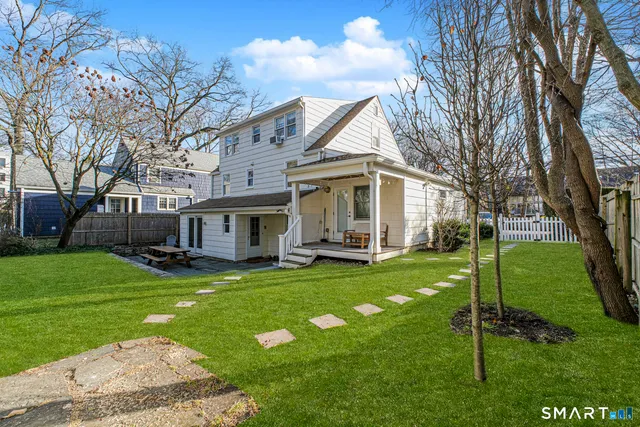a view of a house with a backyard