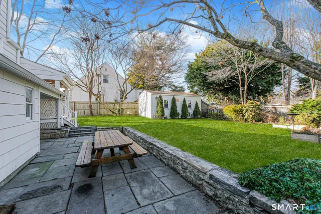 a view of yard with seating area
