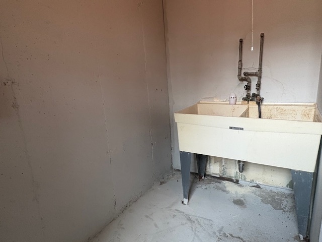 6542 South Carpenter Street Chicago, IL 60621 - Photo 13 of 17 a bathroom with a sink and a mirror