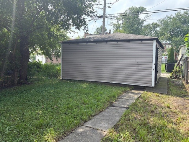 6542 South Carpenter Street Chicago, IL 60621 - Photo 14 of 17 a backyard of a house with lots of green space