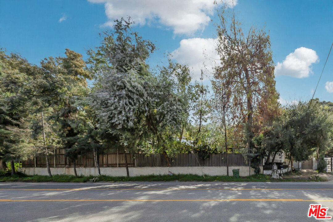 8600 La Tuna Canyon Road Sun Valley, CA 91352 - Photo 1 of 60