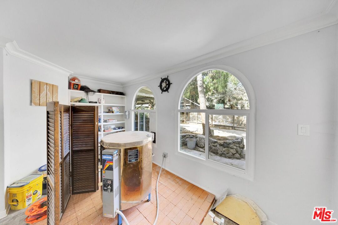 8600 La Tuna Canyon Road Sun Valley, CA 91352 - Photo 26 of 60