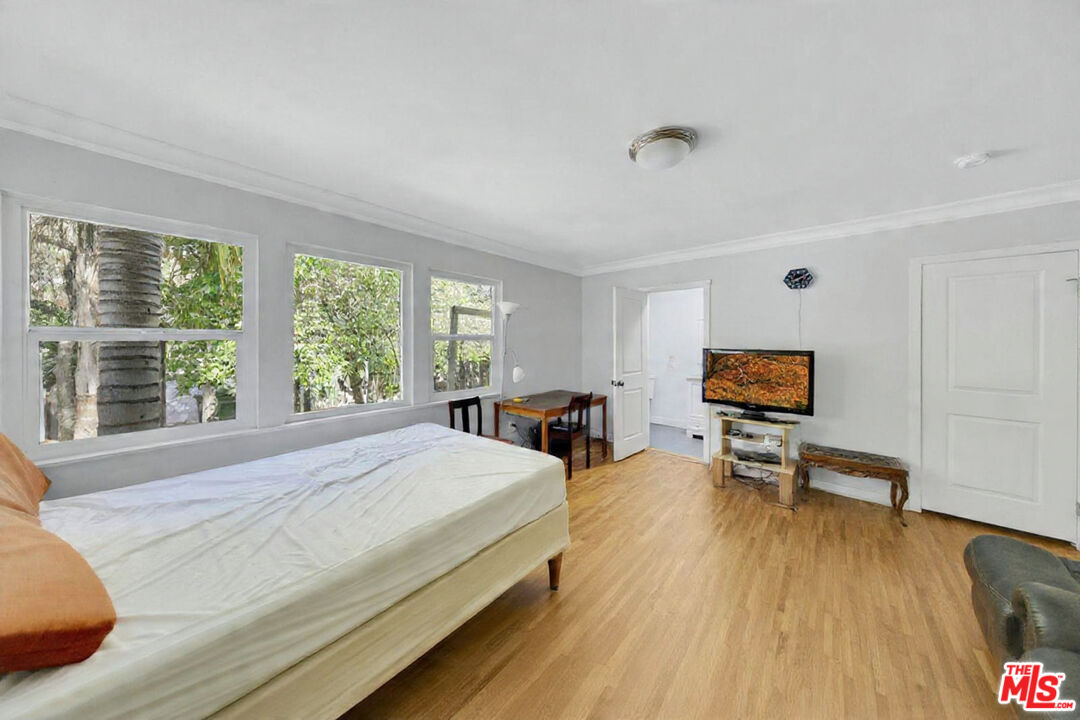 8600 La Tuna Canyon Road Sun Valley, CA 91352 - Photo 29 of 60 a bedroom with a bed and a flat screen tv