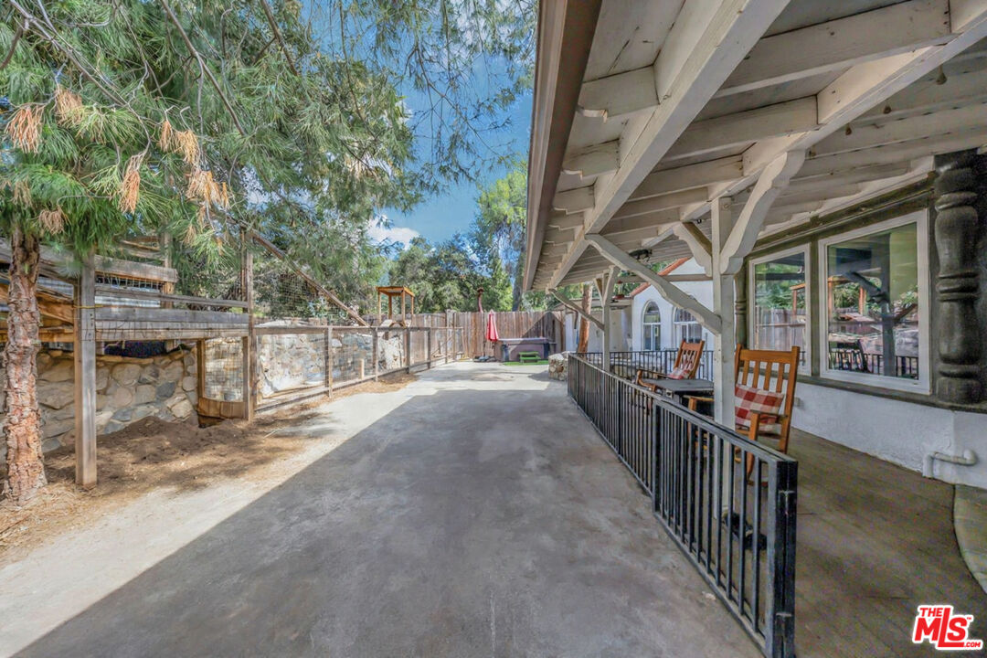8600 La Tuna Canyon Road Sun Valley, CA 91352 - Photo 46 of 60 a view of a porch