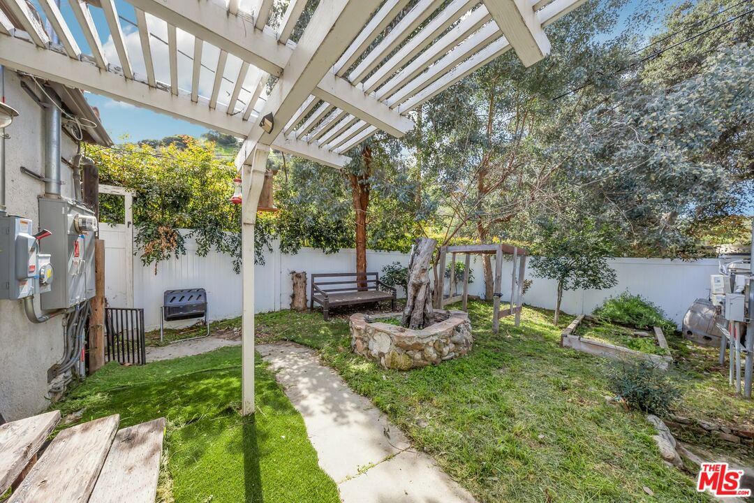 8600 La Tuna Canyon Road Sun Valley, CA 91352 - Photo 49 of 60 a view of a backyard with plants and a patio