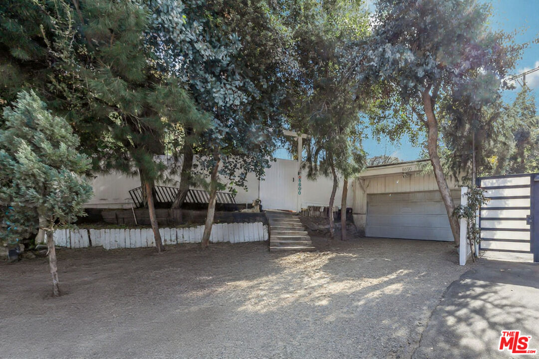 8600 La Tuna Canyon Road Sun Valley, CA 91352 - Photo 5 of 60