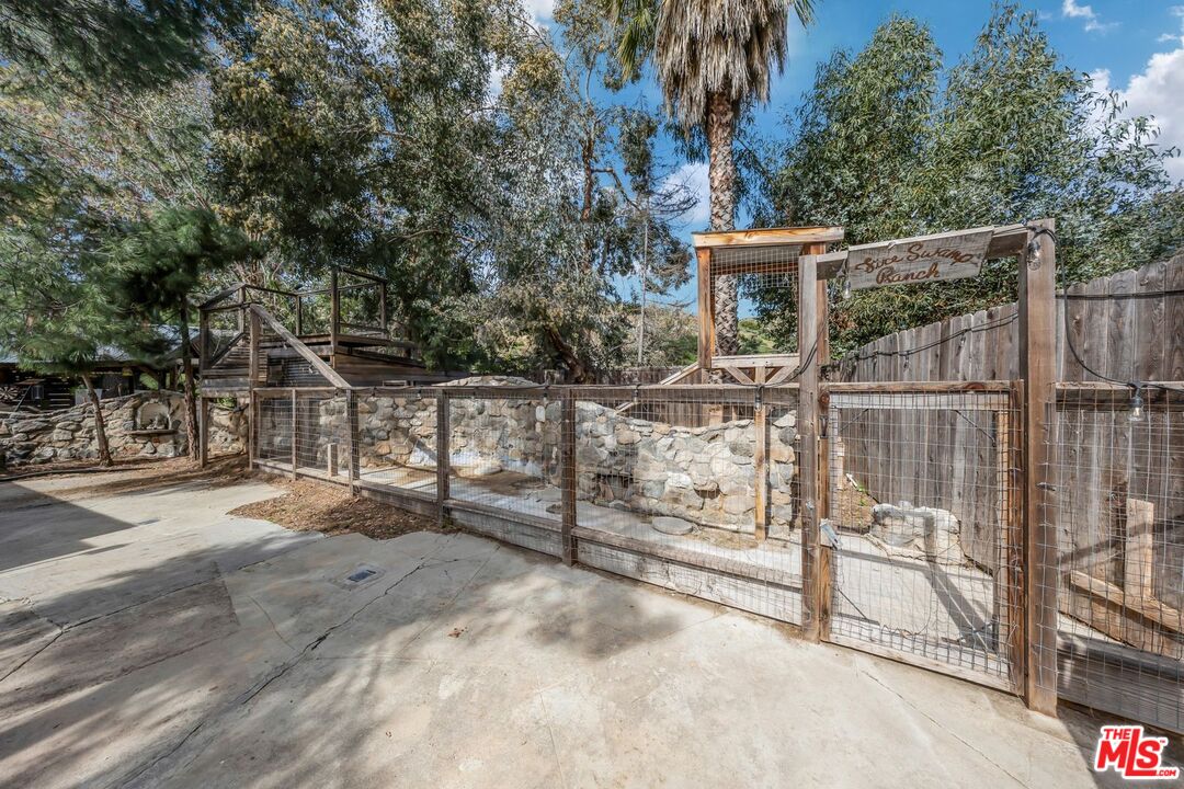 8600 La Tuna Canyon Road Sun Valley, CA 91352 - Photo 57 of 60
