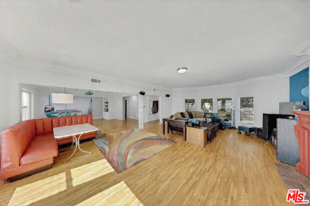 8600 La Tuna Canyon Road Sun Valley, CA 91352 - Photo 6 of 60 a living room with furniture and a wooden floor