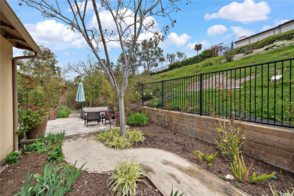 10 Gaucho Road Ladera Ranch, CA 92694 - Photo 28 of 52 a view of a backyard with sitting area