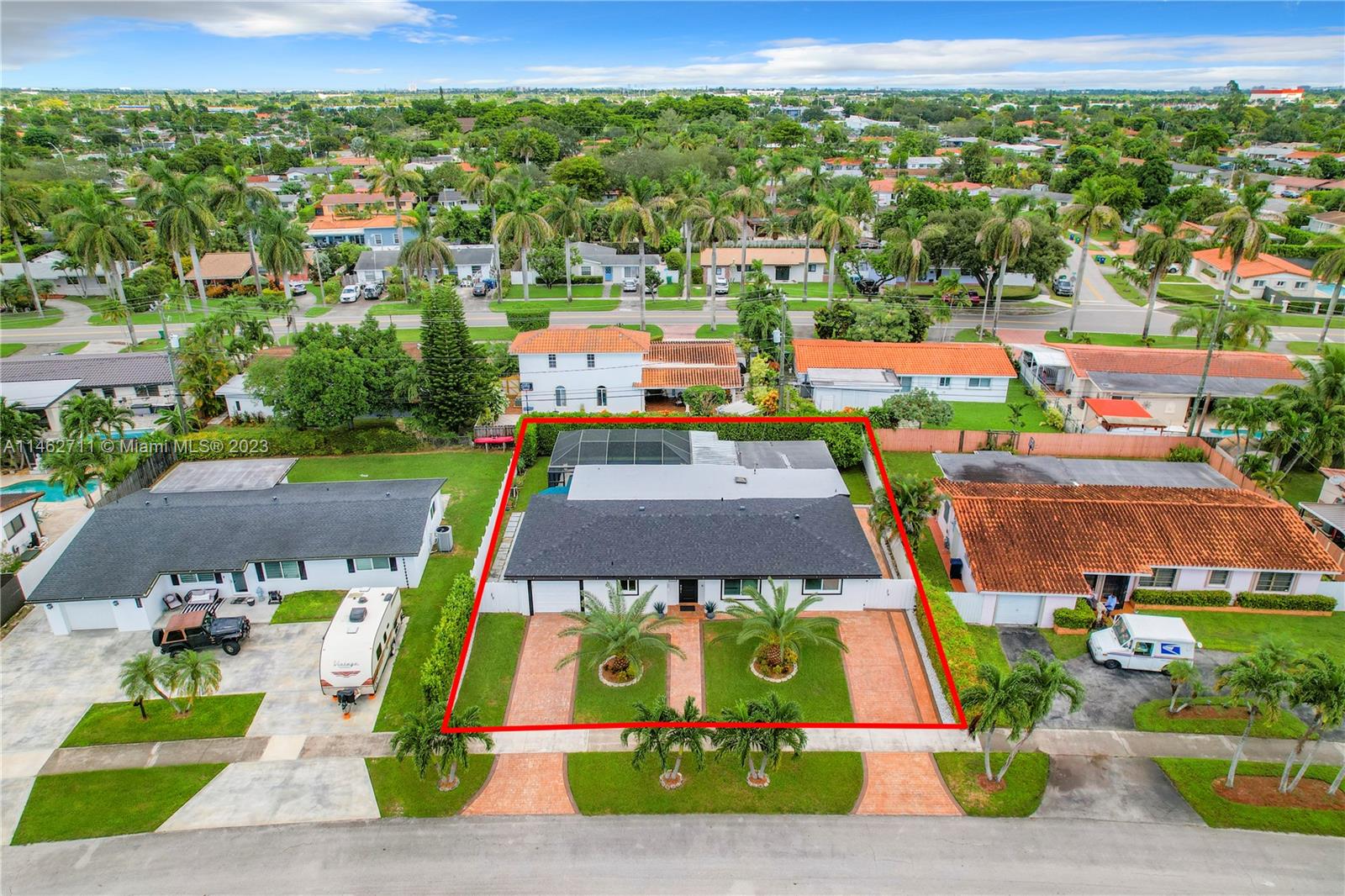 9035 Southwest 48th Terrace Miami, FL 33165 - Photo 32 of 37 a view of yard